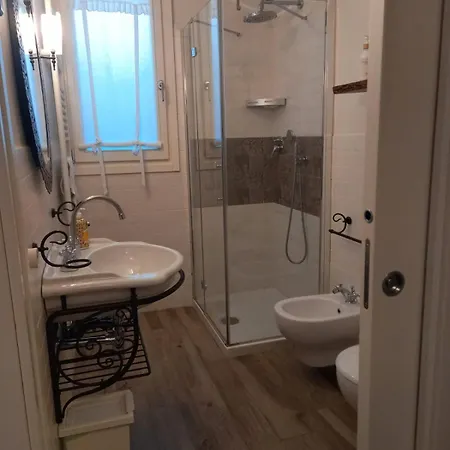 B&B Nadine Forlì - boutique eco stay con parcheggio gratuito-3