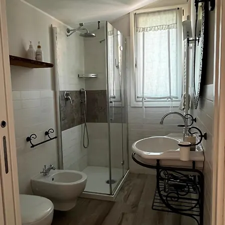 B&B Nadine Forlì - boutique eco stay con parcheggio gratuito-2